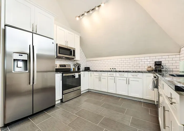 Free Parking+netflix+ Near Hospitals|food|shopping Pittsburgh